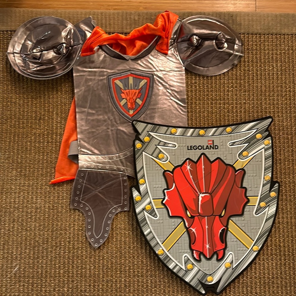 Legoland Shield and armor w cape Knight Halloween Costume Pretend Play Cosplay